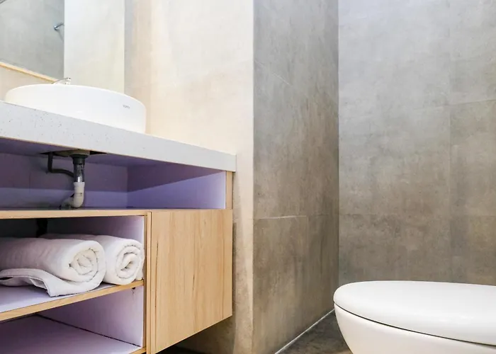 Lega Legi Town House By The Lavana