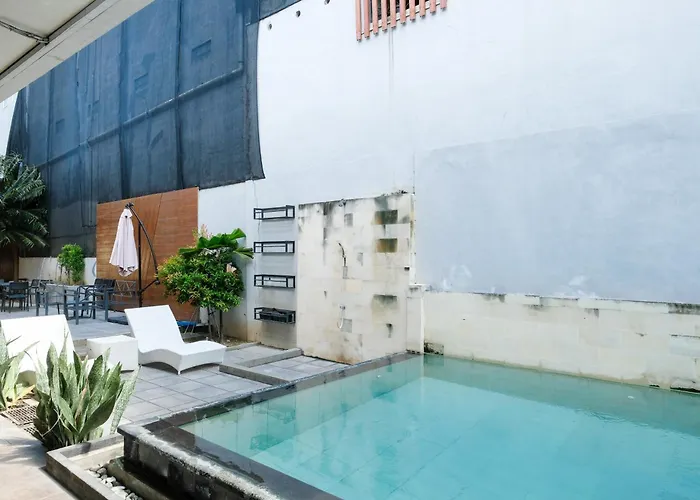Lega Legi Town House By The Lavana スミニャック