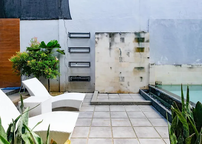 Lega Legi Town House By The Lavana ゲストハウス 4*